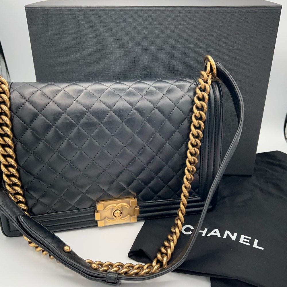 🖤💛Stunning Chanel Boy in large size w/Chanel dust bag and Entrupy COA!🖤